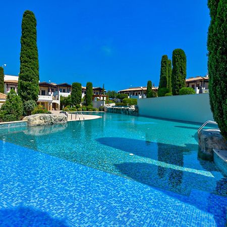 2 Bedroom Apartment Assia With Communal Pool, Aphrodite Hills Resort Kouklia Exterior photo