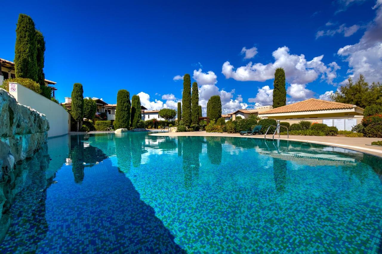 2 Bedroom Apartment Assia With Communal Pool, Aphrodite Hills Resort Kouklia Exterior photo