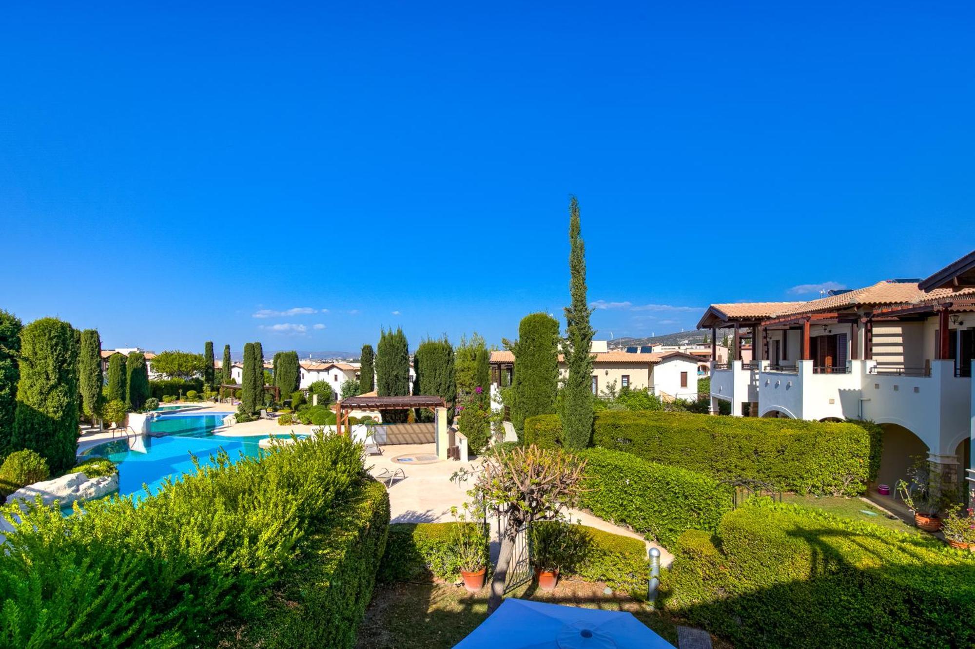 2 Bedroom Apartment Assia With Communal Pool, Aphrodite Hills Resort Kouklia Exterior photo